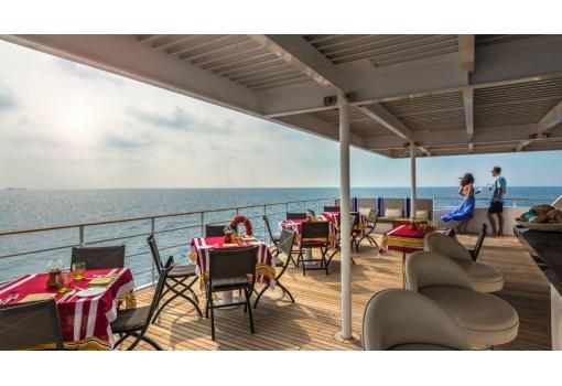 Restaurante en Popa para comer "al fresco"